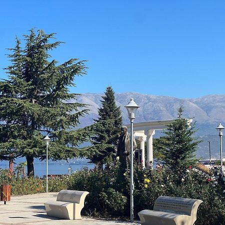 Charming House Apartment Pogradec Bagian luar foto