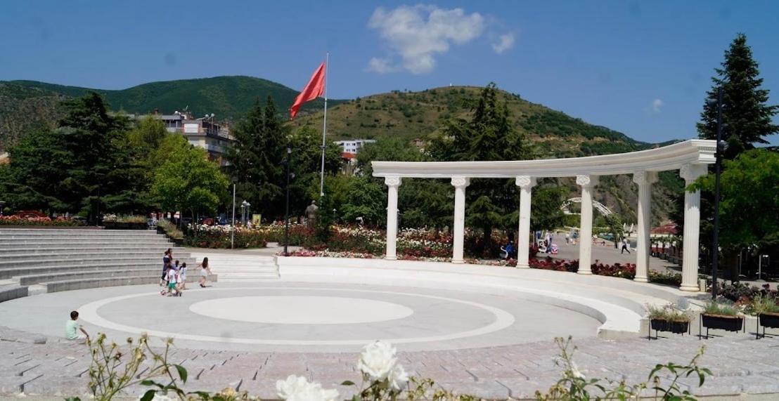 Charming House Apartment Pogradec Bagian luar foto