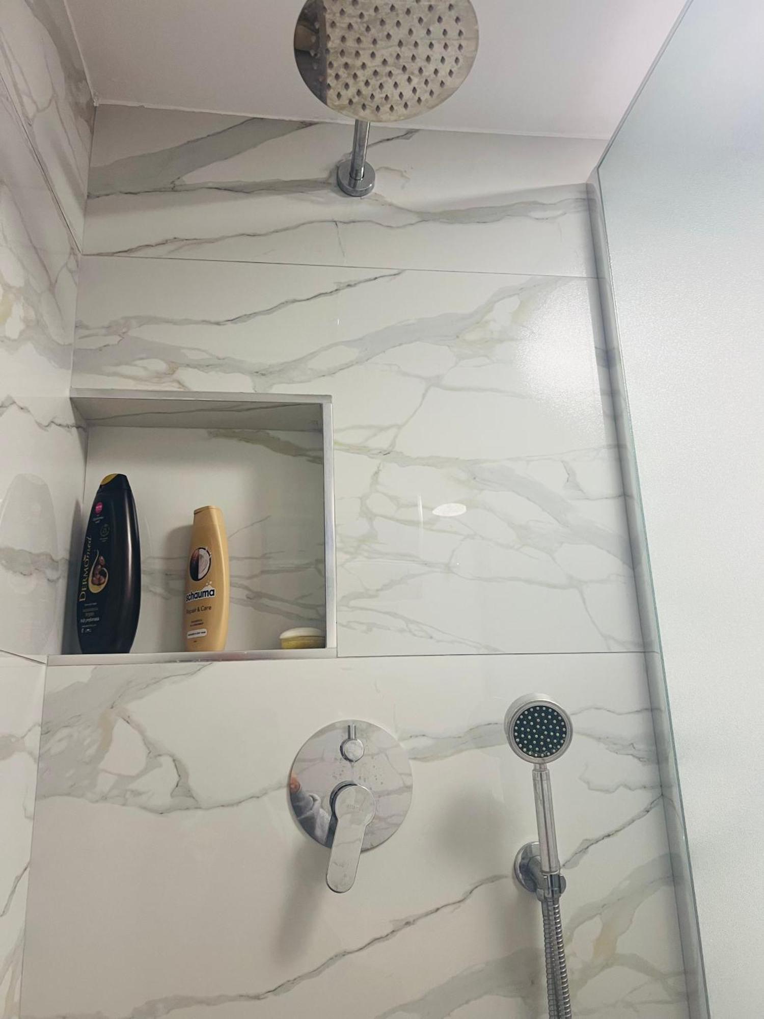Charming House Apartment Pogradec Bagian luar foto