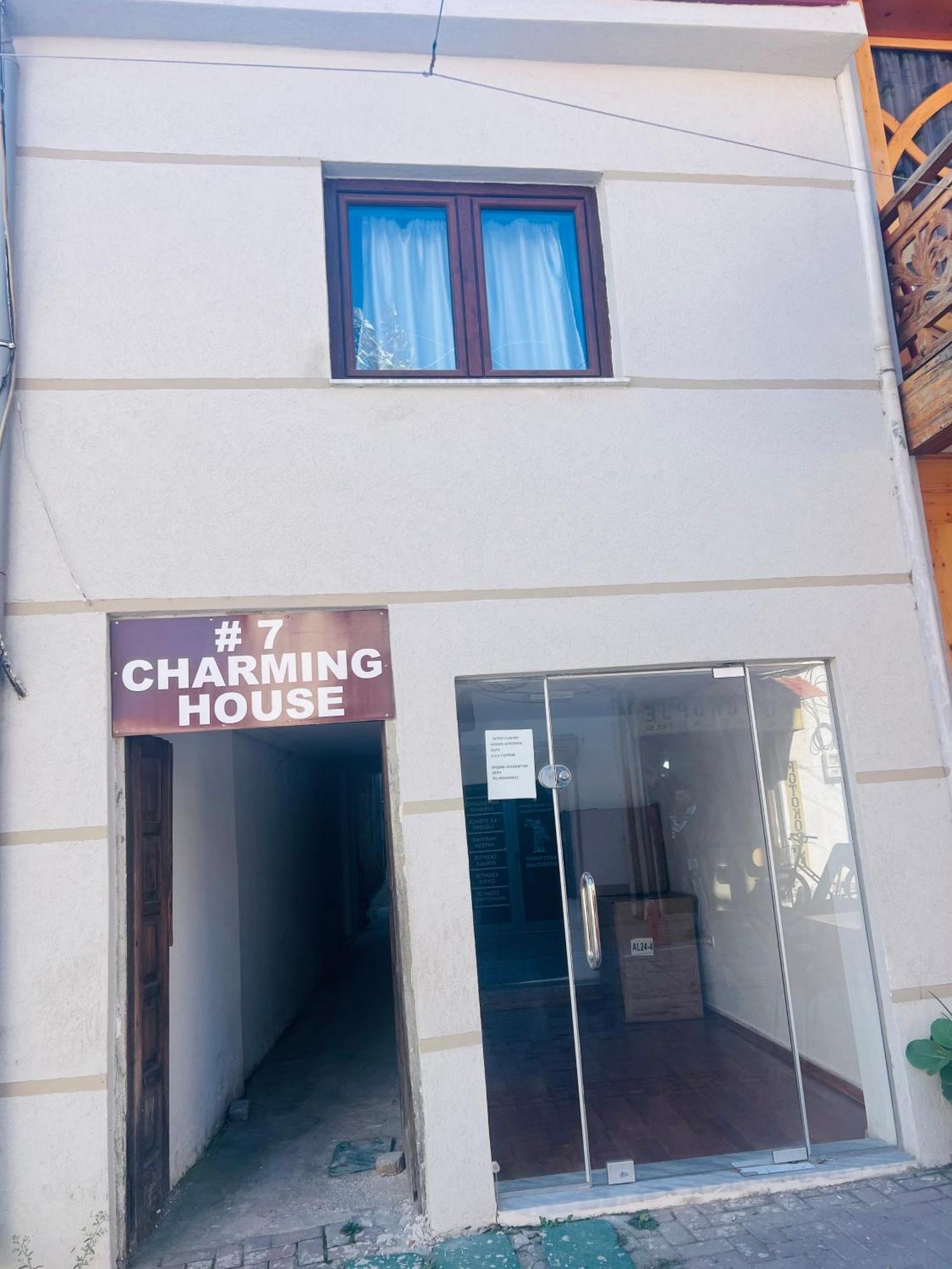 Charming House Apartment Pogradec Bagian luar foto
